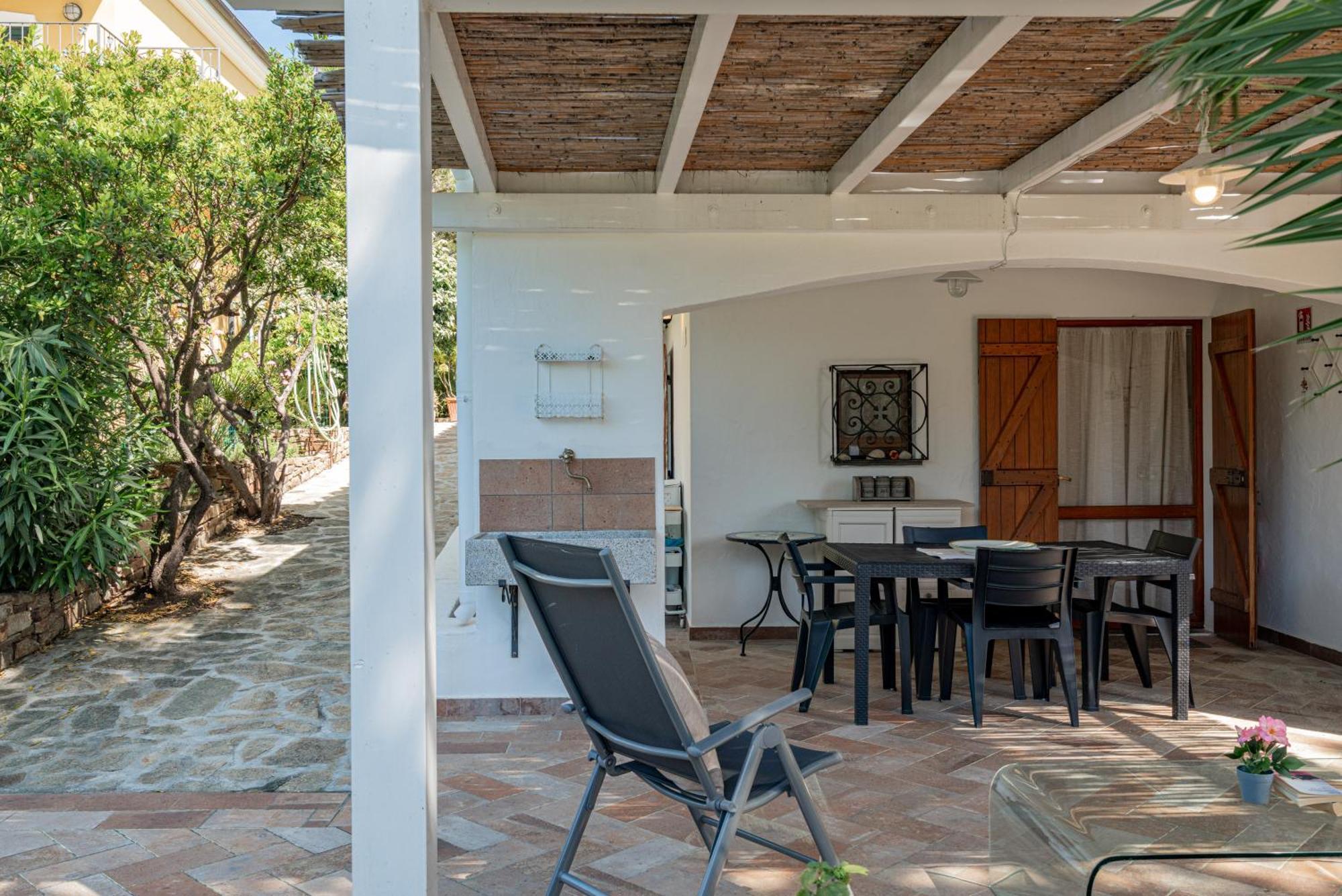 Casa Donatella, In Riva Al Mare! Villa Cala Liberotto Exteriör bild